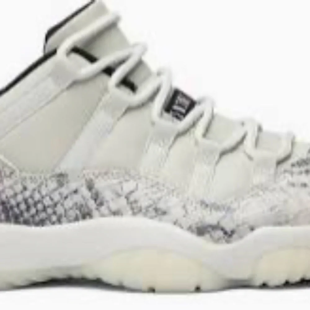 NEW Air Jordan 11 Low, Light Bone Snakeskin, M 7.5 / W 9